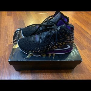 Nike Lebron 17 Lakeshow Sneakers 🔥